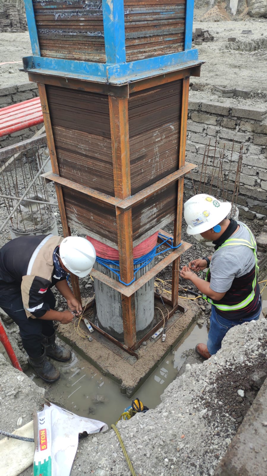 Jasa Strauss Pile di Mojokerto: Teknik Pengeboran Manual yang Efektif dan Ekonomis